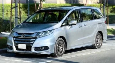 luxury car in Dubai | car with driver | chauffer service | limo service